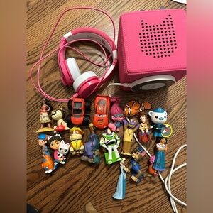 Tonies Bundle with 17 tonies, headphones